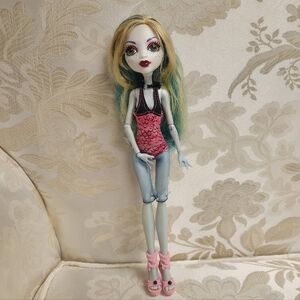 Monster High Frights, Camera, Action! Black Carpet Lagoona Blue Doll -READ Descr